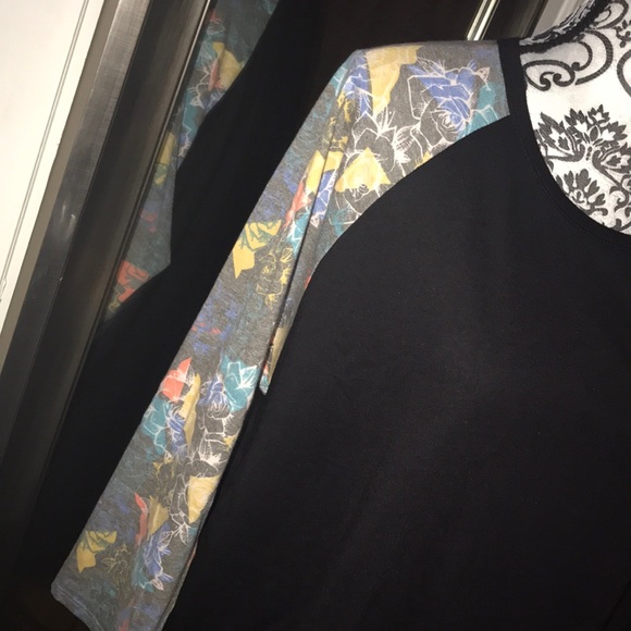 LULAROE RANDY TOP - Picture 2 of 8